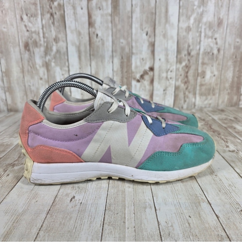 New Balance 327 Women’s Size 8 Color Blocked Sneakers